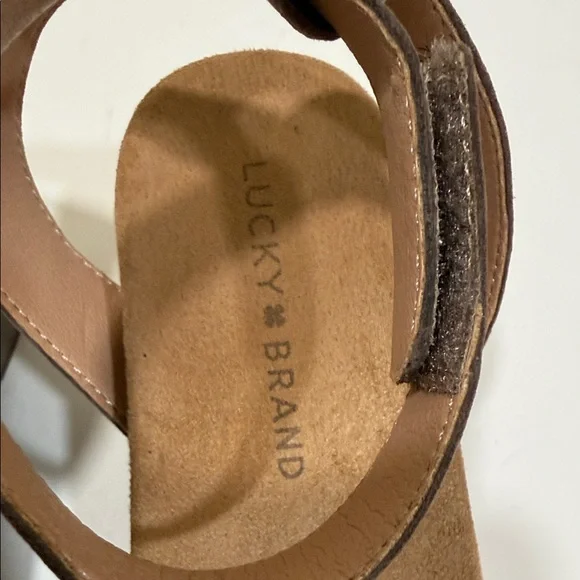 Like NEW - Lucky Brand Taupe Leather 2-3/4” Wedge Heel Sandals (sz 7) - Picture 7 of 7
